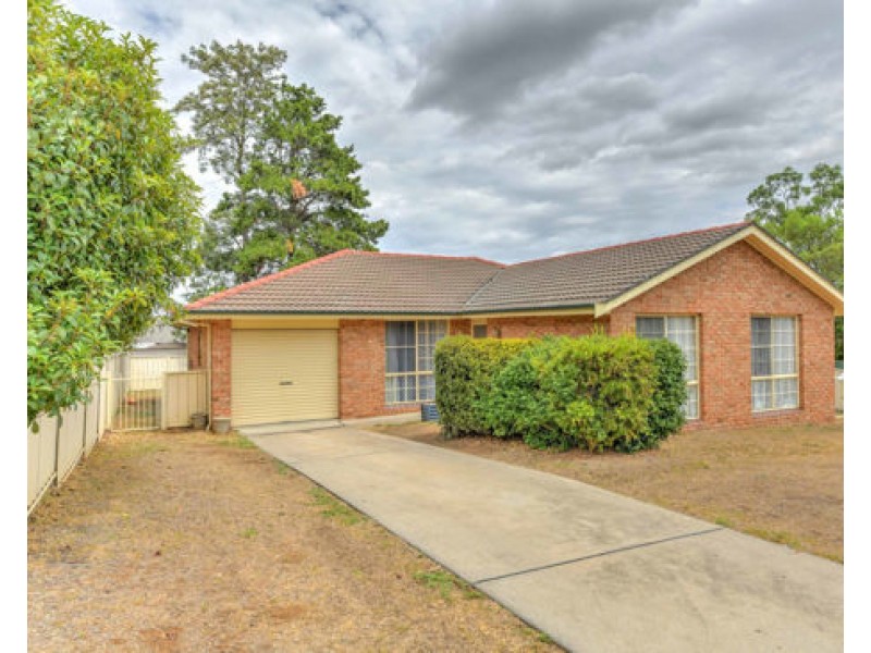 8 Grevillea Place, Tamworth NSW 2340