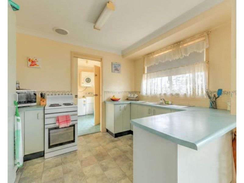 8 Grevillea Place, Tamworth NSW 2340