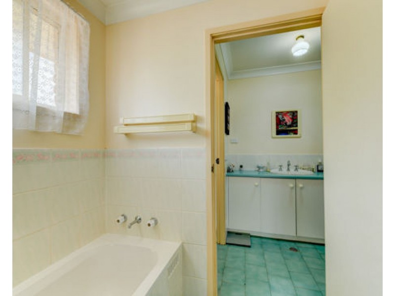 8 Grevillea Place, Tamworth NSW 2340