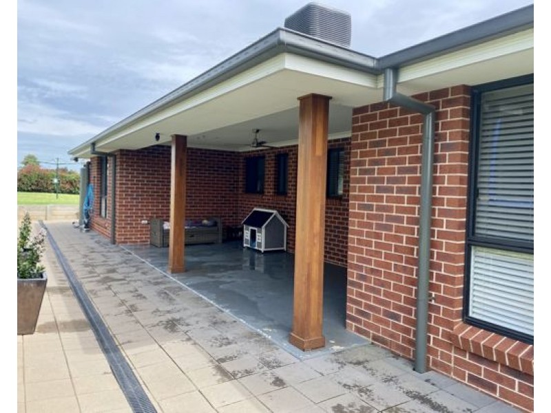 14 Illawarra Place, Tamworth NSW 2340