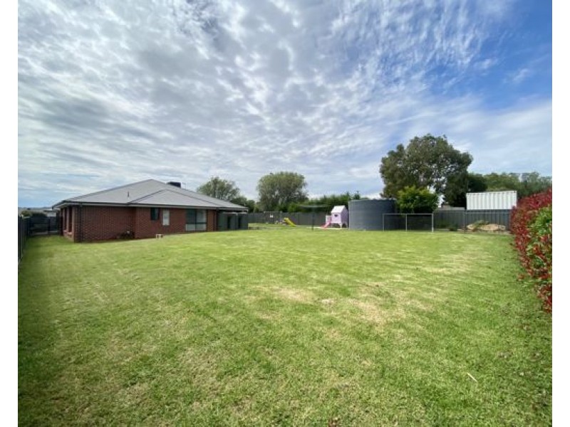 14 Illawarra Place, Tamworth NSW 2340