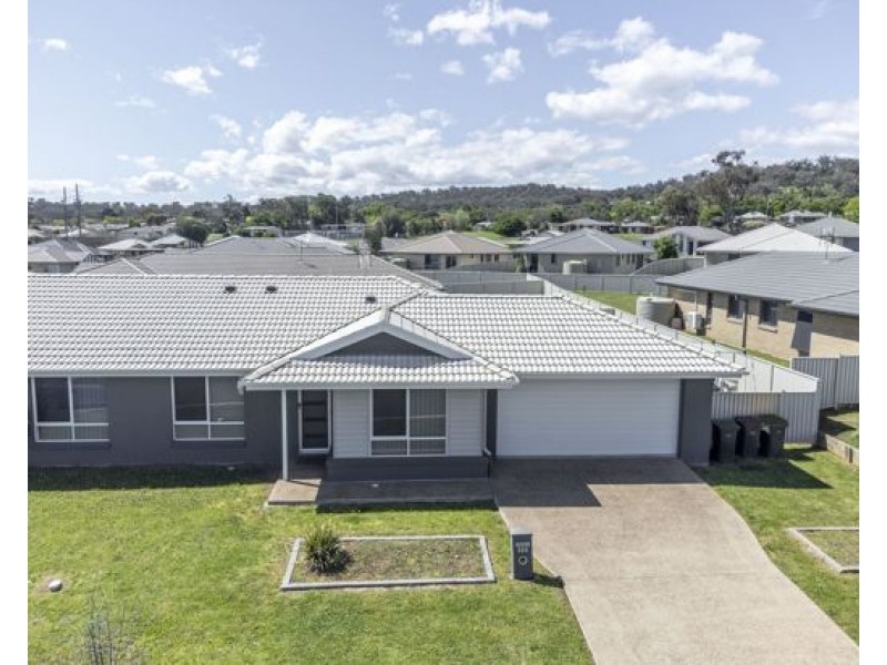 2/56 Tulipwood Crescent, Tamworth NSW 2340