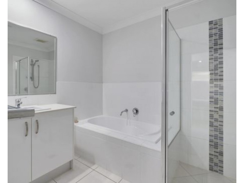 2/56 Tulipwood Crescent, Tamworth NSW 2340