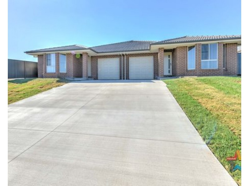 2/3 Francis Avenue, Tamworth NSW 2340