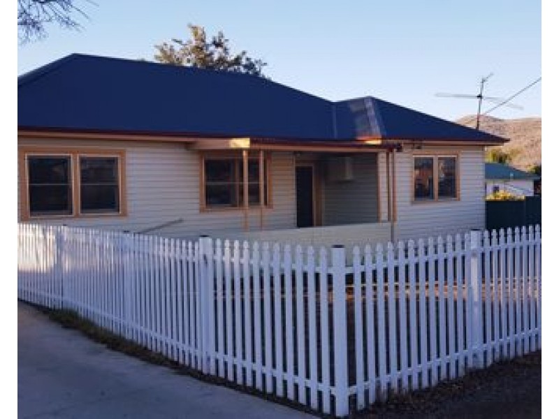 2 Cambridge Street, Tamworth NSW 2340