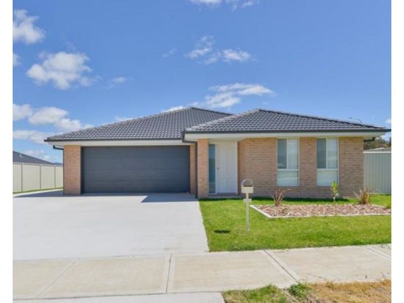 2A Reginald Drive, Tamworth NSW 2340