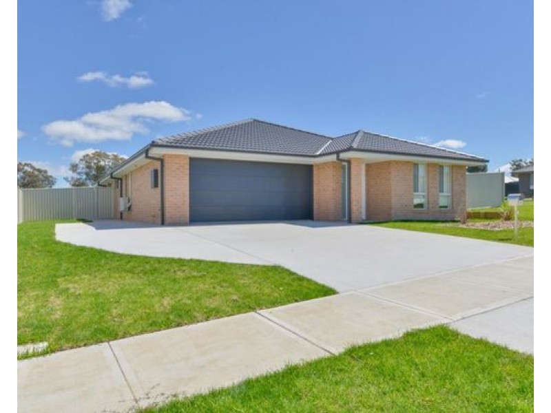 2A Reginald Drive, Tamworth NSW 2340