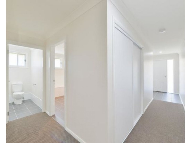 2A Reginald Drive, Tamworth NSW 2340