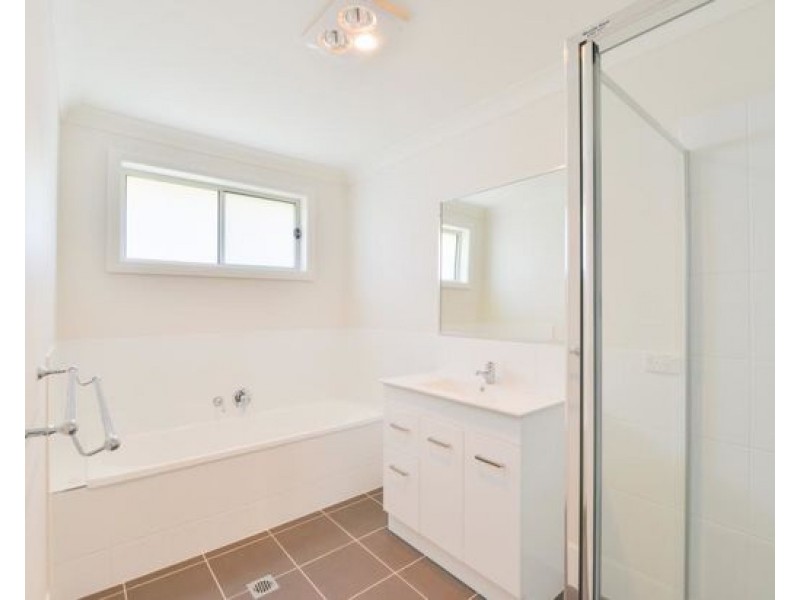 2A Reginald Drive, Tamworth NSW 2340