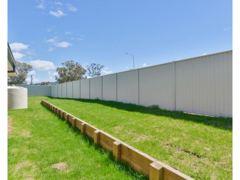 2A Reginald Drive, Tamworth NSW 2340