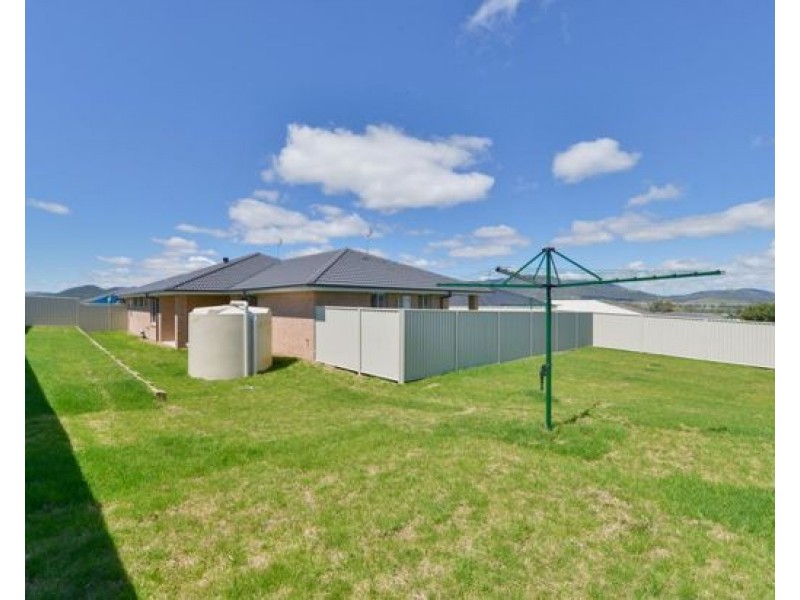 2A Reginald Drive, Tamworth NSW 2340