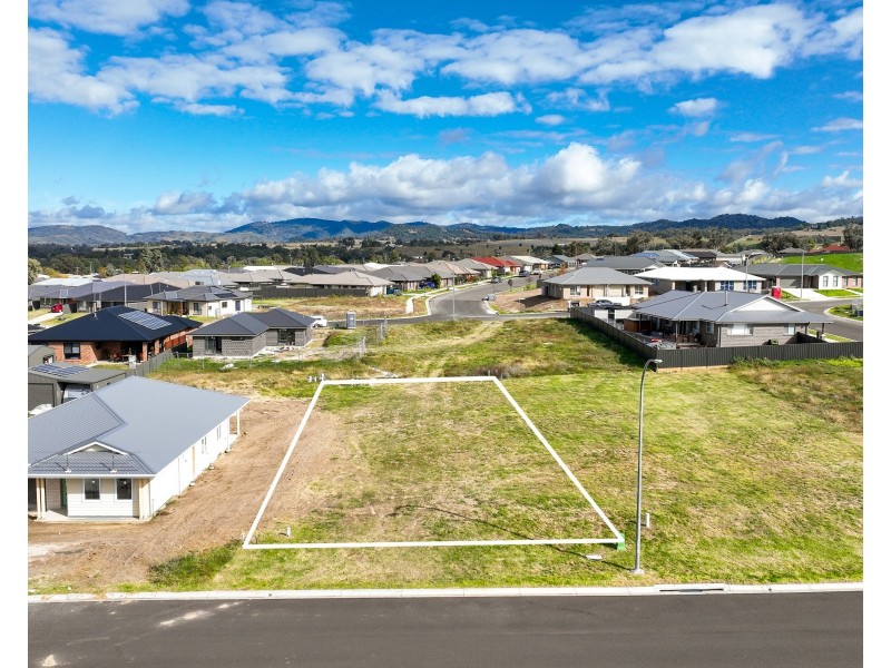 43 Reginald Drive, Kootingal NSW 2352