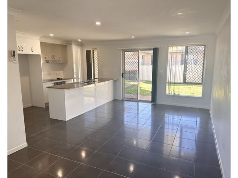 1/56 Tulipwood Cresent, Tamworth NSW 2340