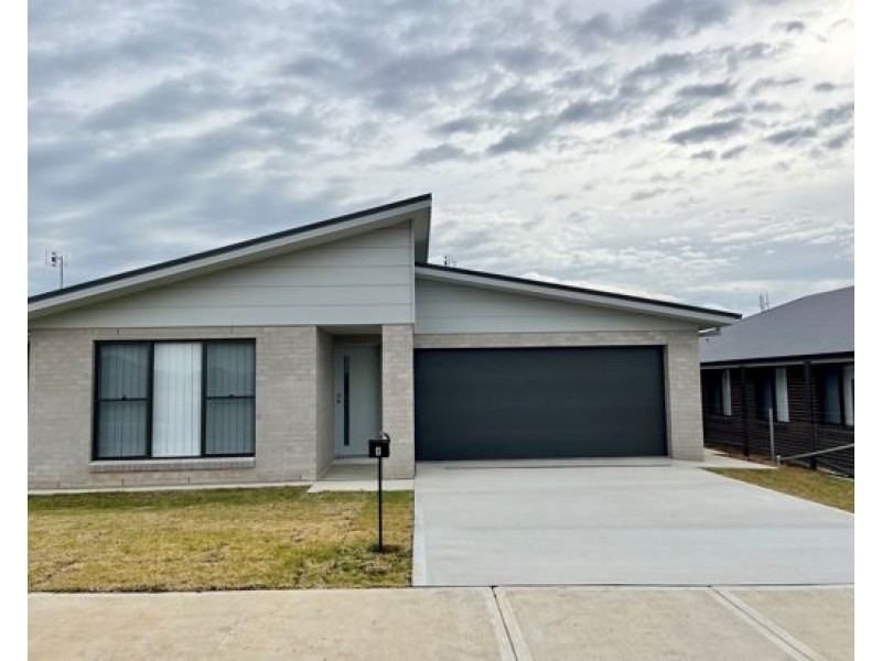 8 Kestral Street, Tamworth NSW 2340