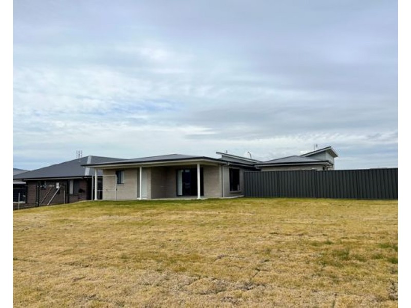 8 Kestral Street, Tamworth NSW 2340