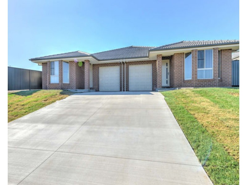 2/3 Francis Avenue, Tamworth NSW 2340