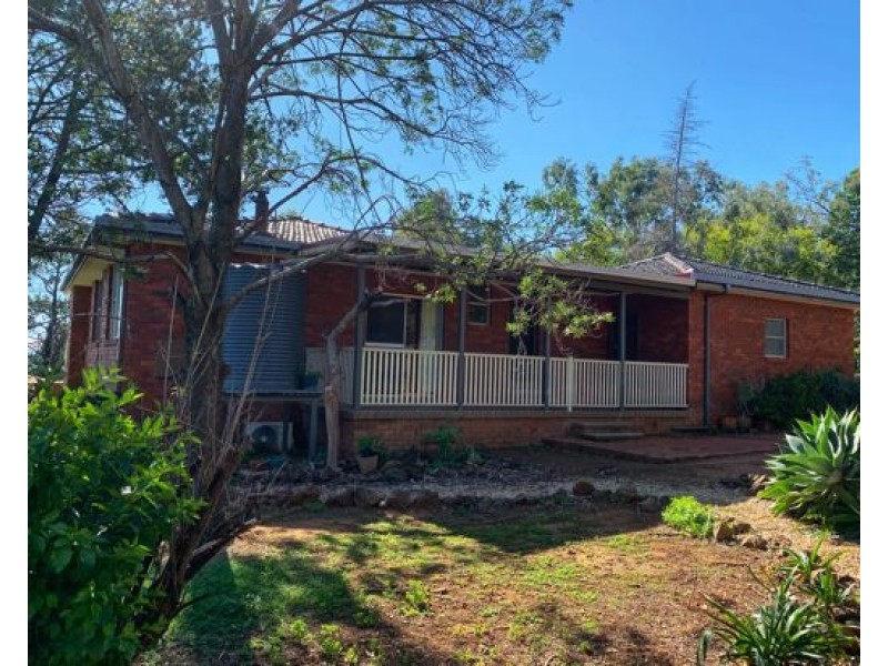 27 Mornington Crescent, Tamworth NSW 2340