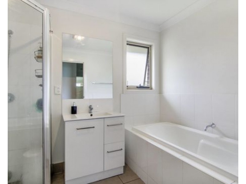 20 Regal Park Drive, Tamworth NSW 2340