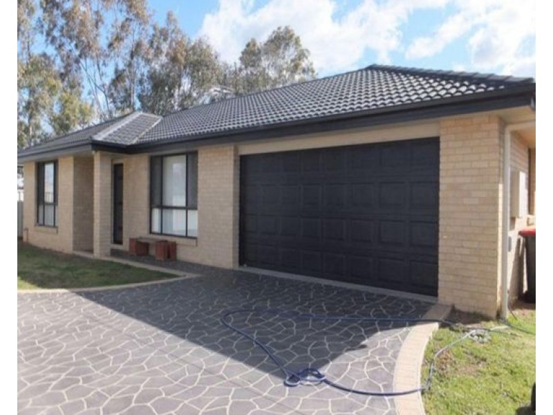 28 Bowman Drive, Tamworth NSW 2340