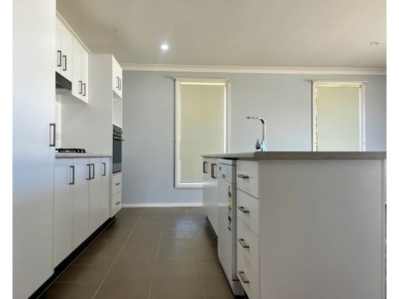 14 Reginald Drive, Kootingal NSW 2352