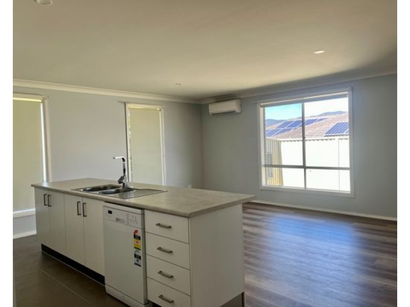 14 Reginald Drive, Kootingal NSW 2352