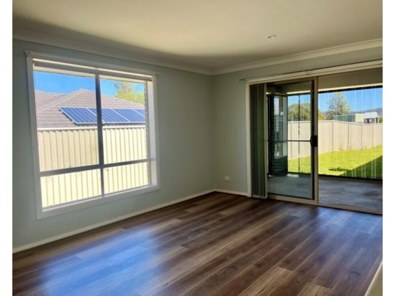 14 Reginald Drive, Kootingal NSW 2352