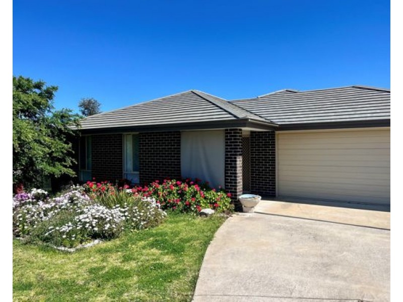 14 Reginald Drive, Kootingal NSW 2352