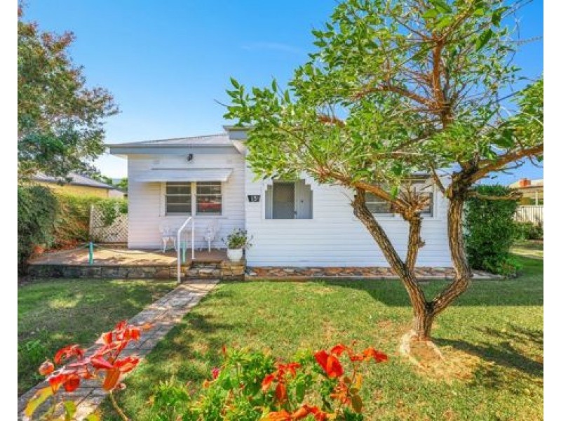 15 Hilton Street, Tamworth NSW 2340