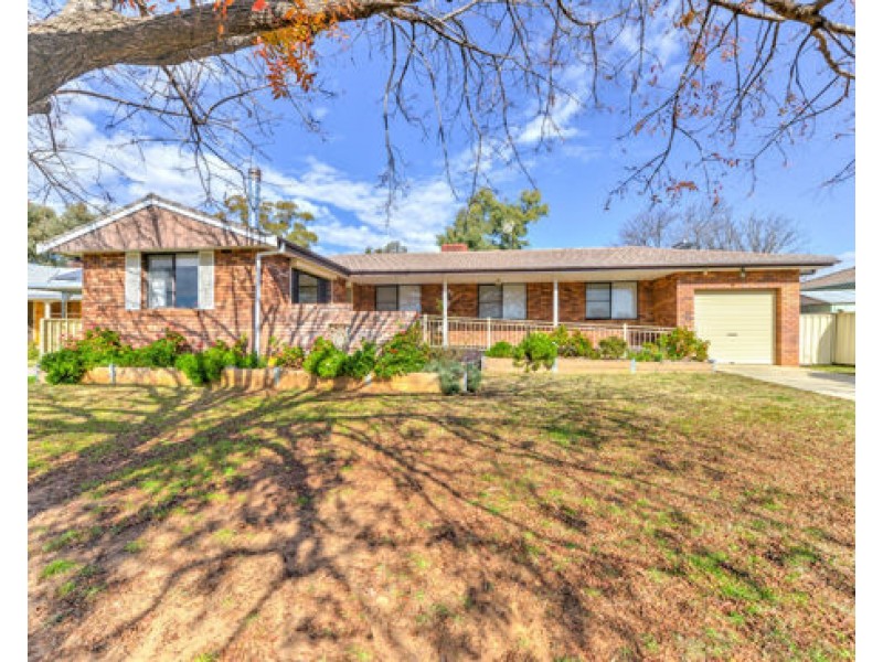 19 Waree Drive, Tamworth NSW 2340