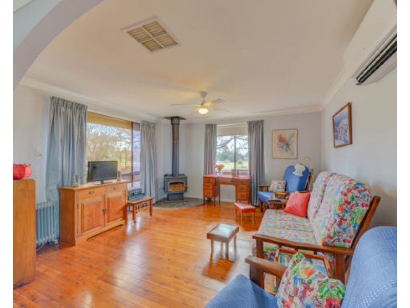 19 Waree Drive, Tamworth NSW 2340