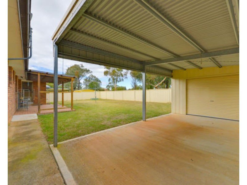 19 Waree Drive, Tamworth NSW 2340