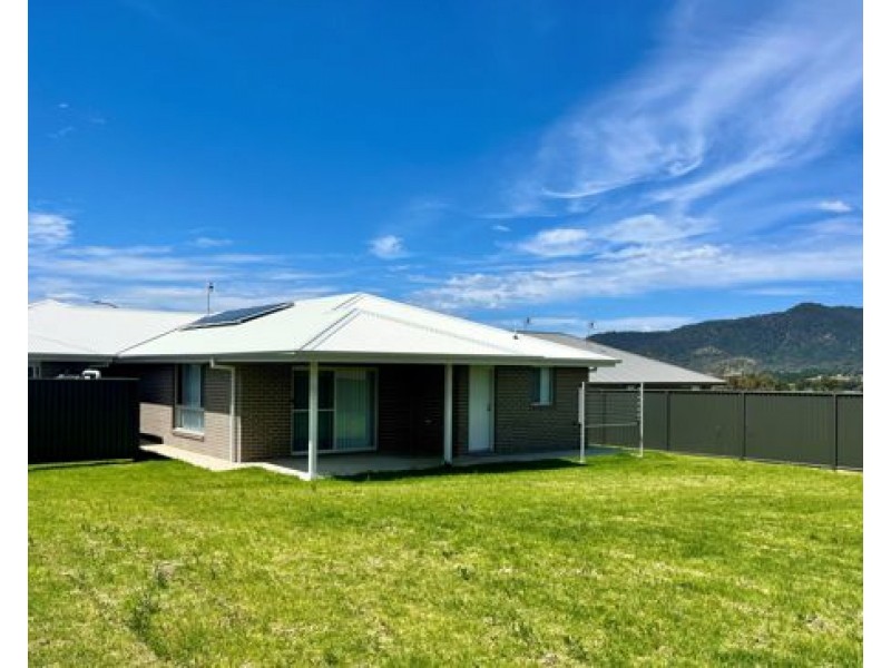 13 Cliffdale Place, Kootingal NSW 2352