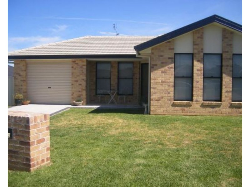 12 Orley Drive, Tamworth NSW 2340