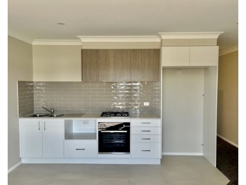 2/55 Peppercress Court, Tamworth NSW 2340