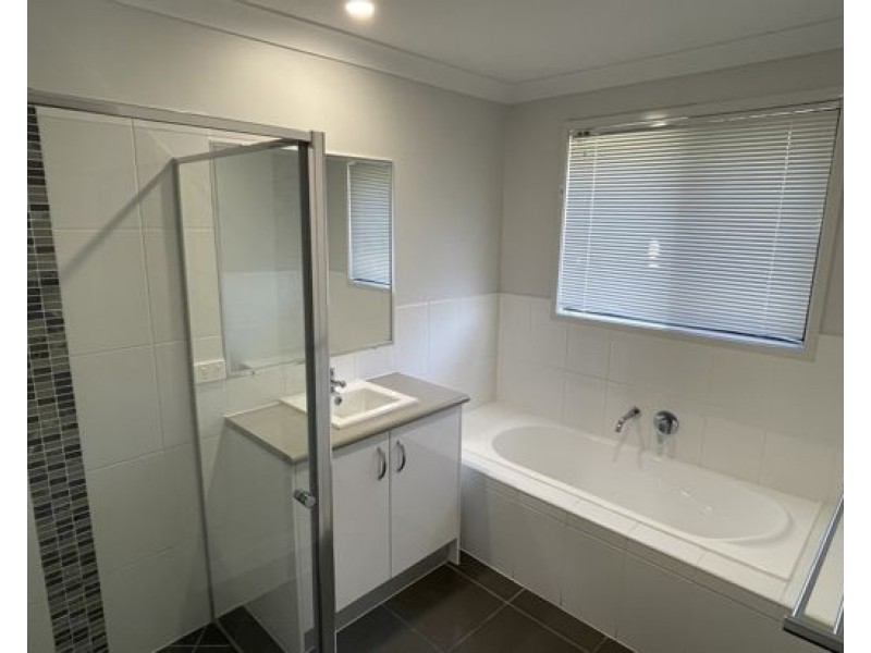60 Tulipwood Crescent, Tamworth NSW 2340