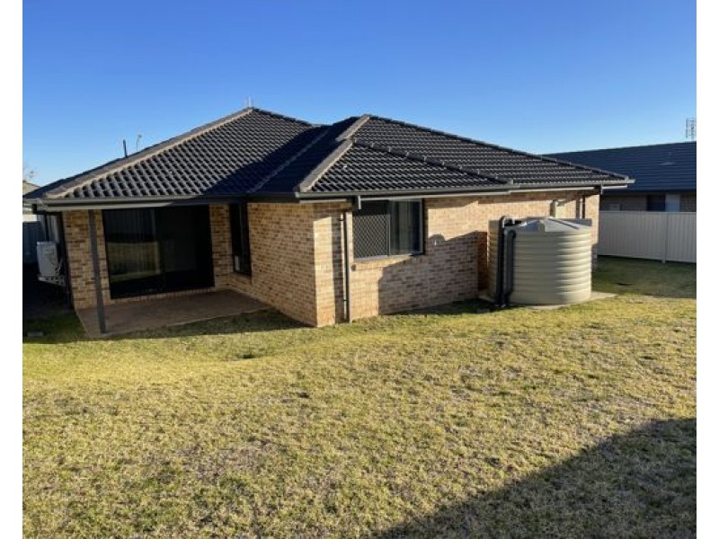 60 Tulipwood Crescent, Tamworth NSW 2340