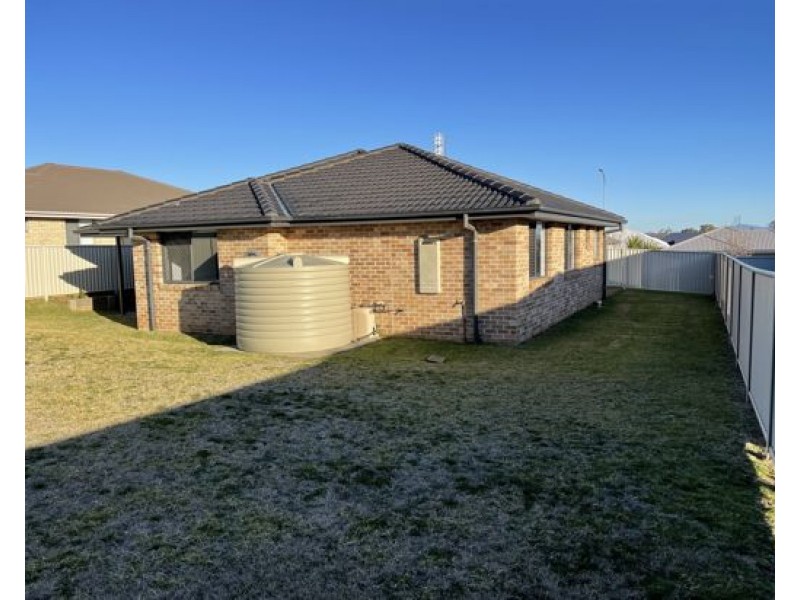 60 Tulipwood Crescent, Tamworth NSW 2340
