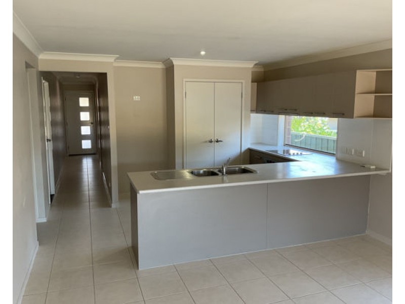 2/10 Banksia Street, Tamworth NSW 2340