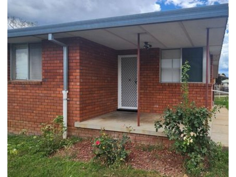 1/2 John Street, Tamworth NSW 2340