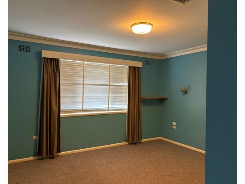 56 Oak Street, Tamworth NSW 2340