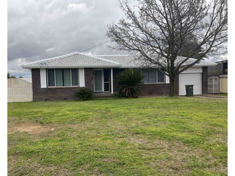 11 Boronia Drive, Tamworth NSW 2340