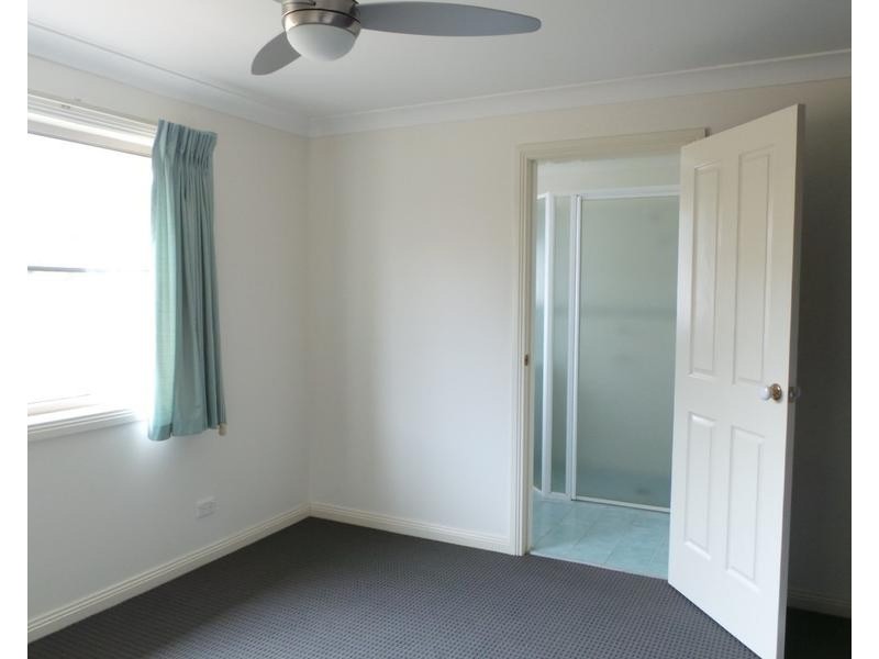 12a The Retreat, Tamworth NSW 2340