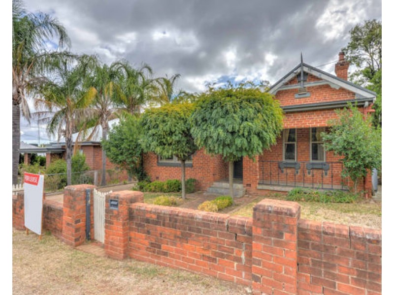 52 Roderick Street, Tamworth NSW 2340