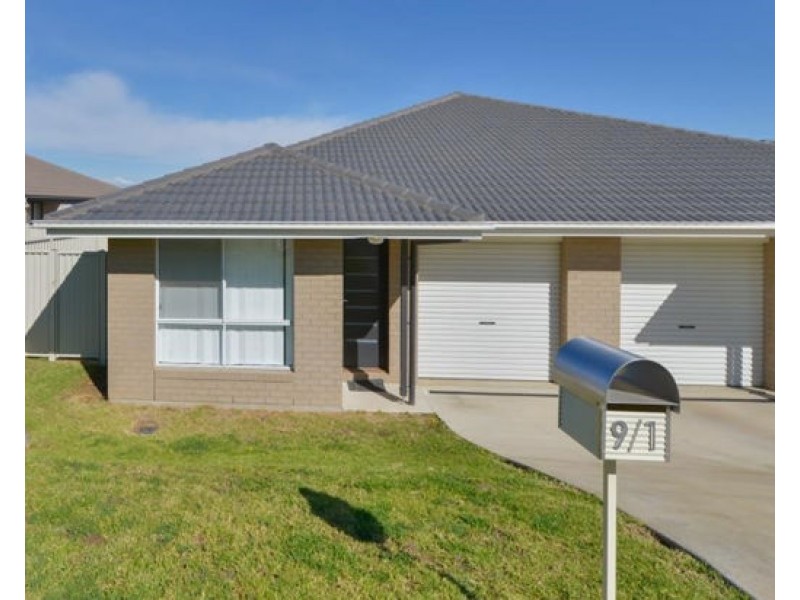 1/9 Kaputar Close, Tamworth NSW 2340