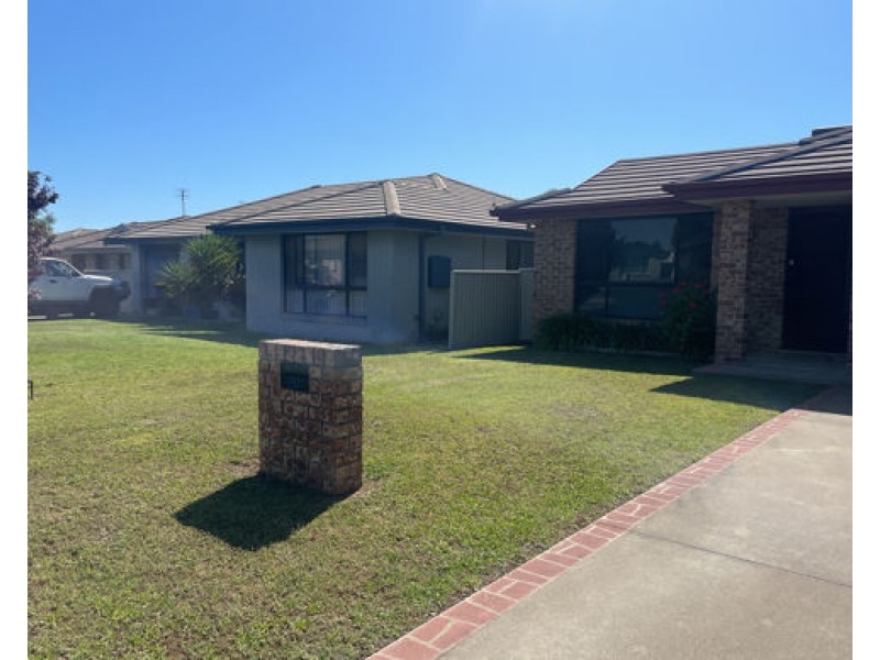 10 Tasman Place, Tamworth NSW 2340