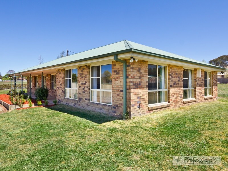 11 Kirkwood Street, Armidale NSW 2350