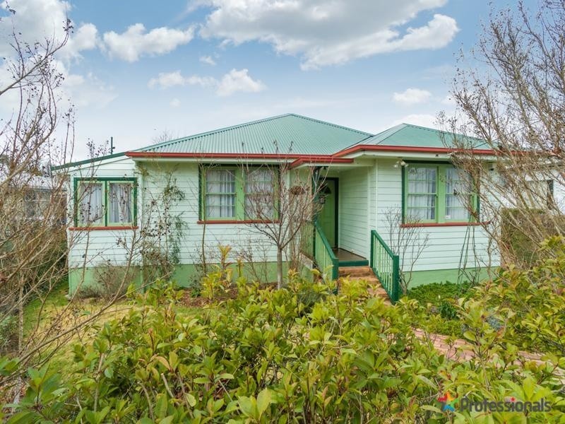 79 Douglas Street, Armidale NSW 2350