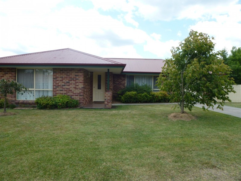 3 Clara Crescent, Armidale NSW 2350