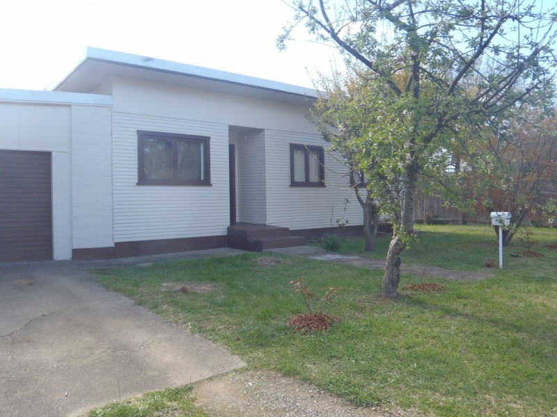 6 Glenelg Road, Armidale NSW 2350