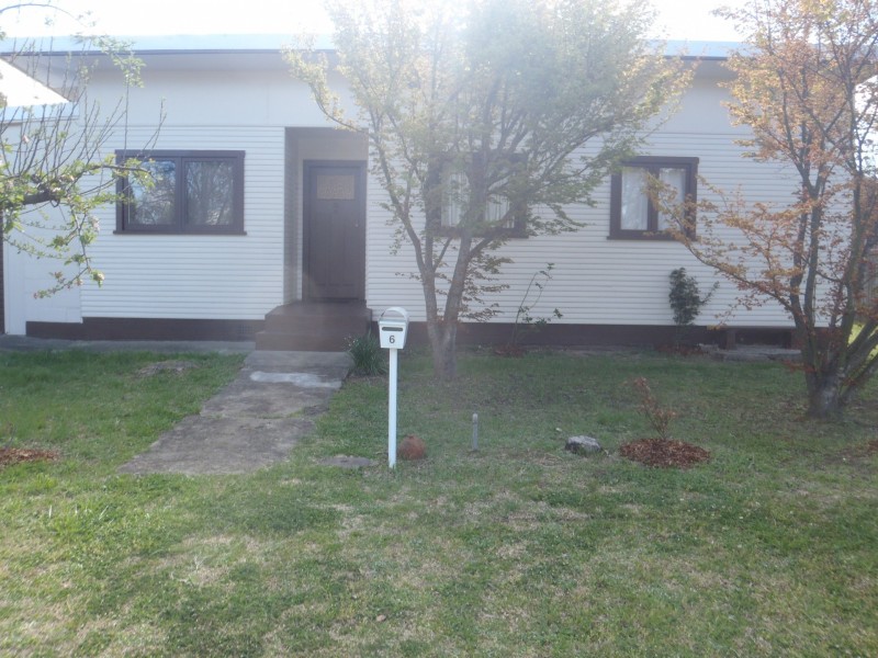 6 Glenelg Road, Armidale NSW 2350
